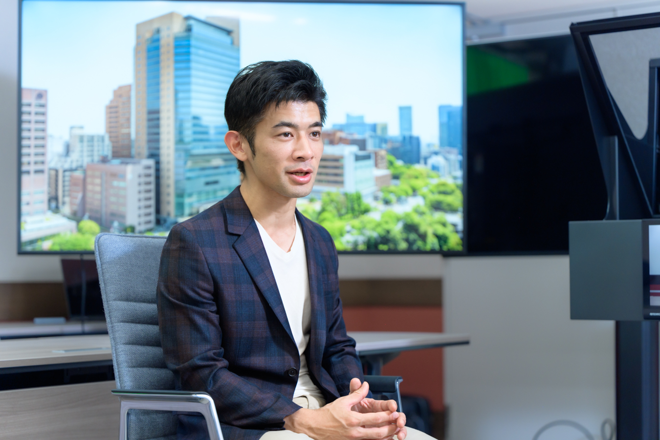 Dr. Sudo, what challenges are involved in expanding DS&AI education to medical universities?