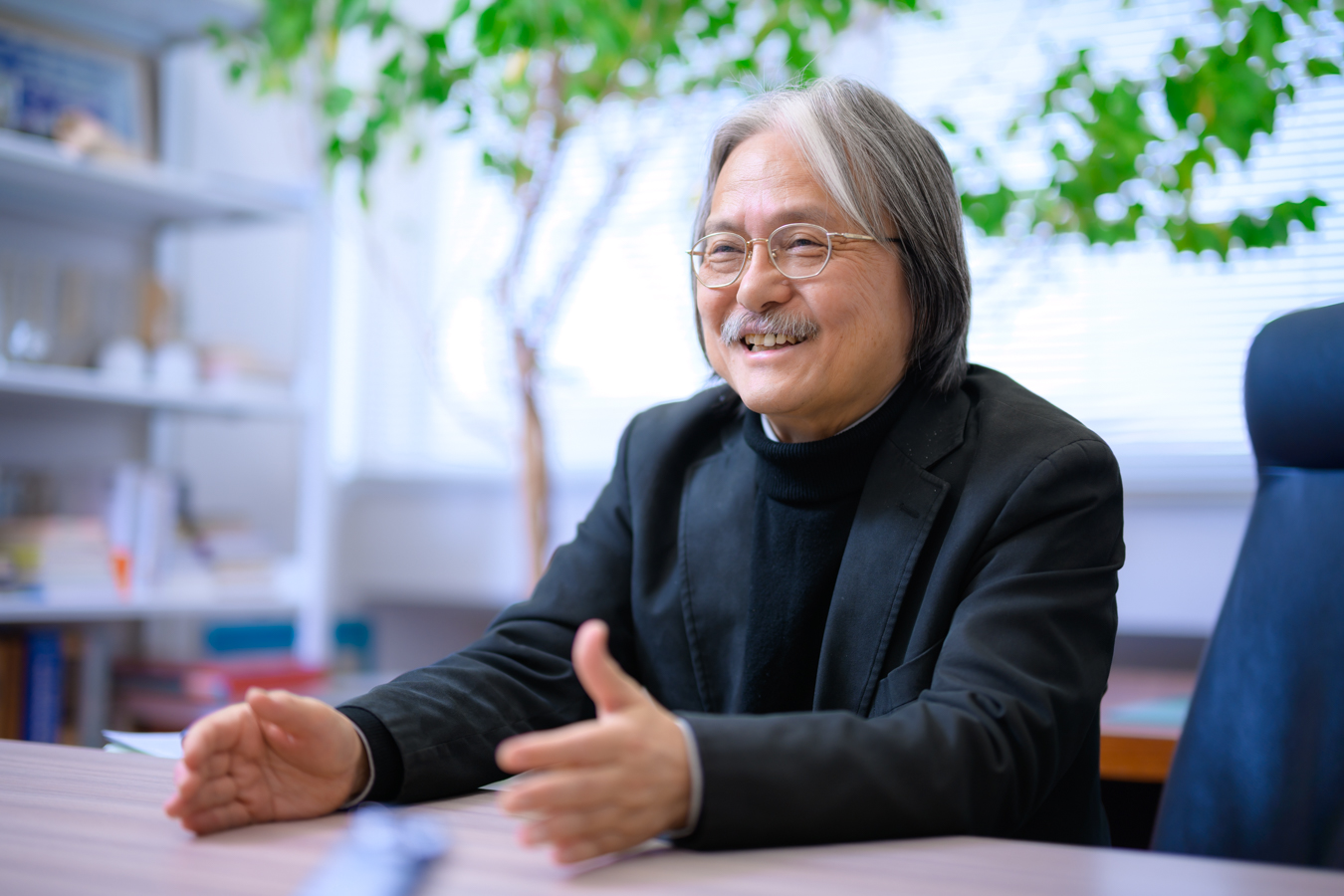 Professor Miyake, is it true that a new program now lets working professionals join the company–university “joint education” initiative?