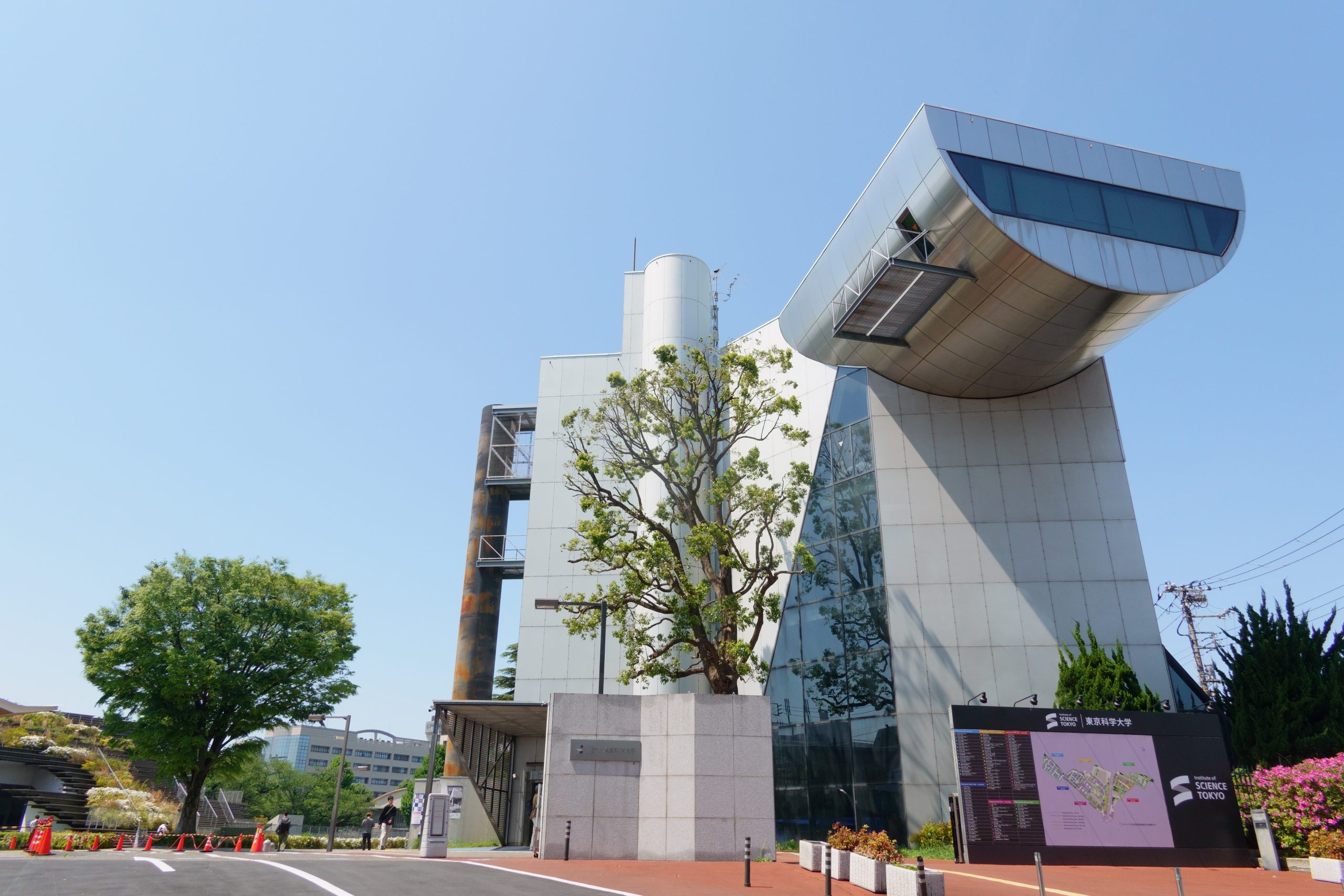 鈴木健二特任教授の「生成 AI への法規制から考えるデータサイエンス・AIでの産学連携共同教育」が、『技術と経済 2025年10月号』に掲載されました